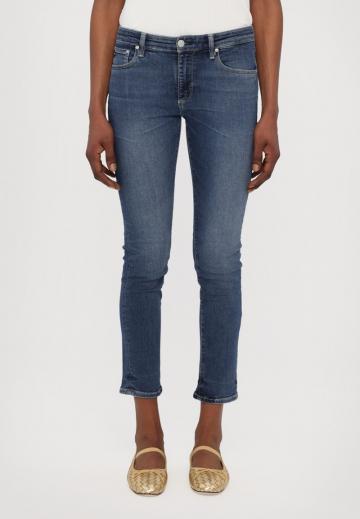 Узкие джинсы
