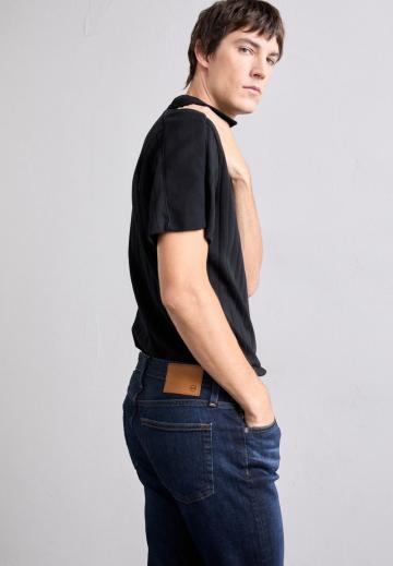 Узкие джинсы