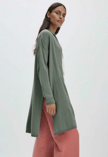 Длинный жилет