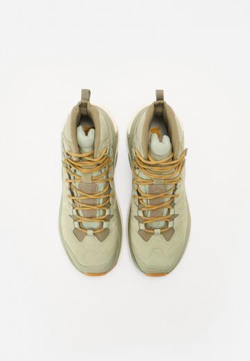 Походные ботинки