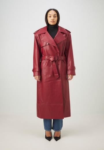 Пальто из искусственной кожи