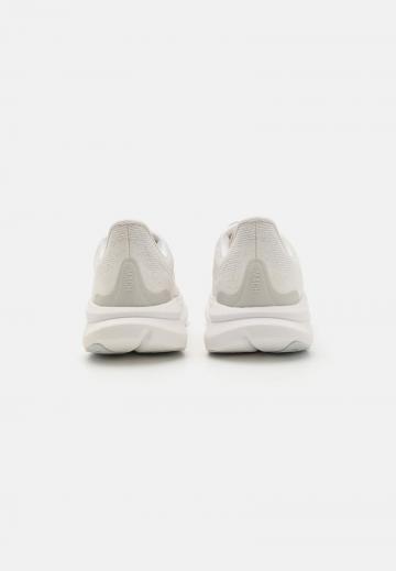 Беговые кроссовки