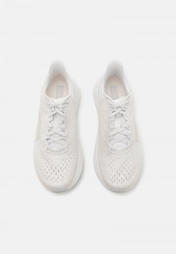 Беговые кроссовки