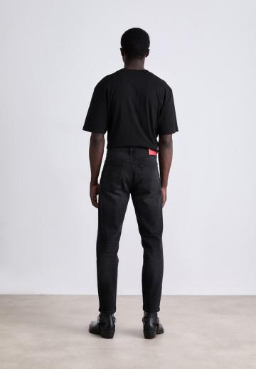 Узкие джинсы