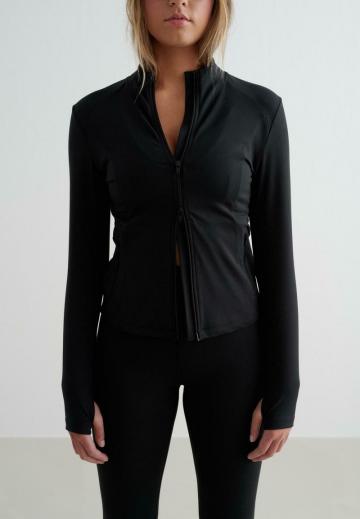 Спортивная куртка