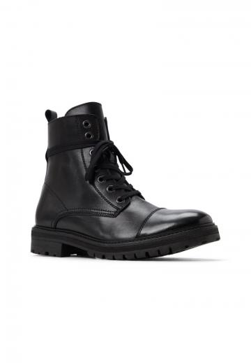 Ботинки на шнуровке