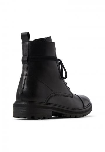 Ботинки на шнуровке