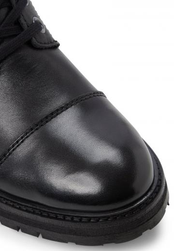 Ботинки на шнуровке