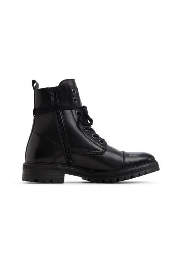 Ботинки на шнуровке