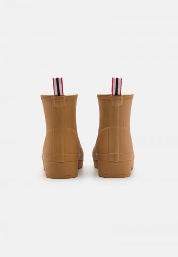 Резиновые сапоги