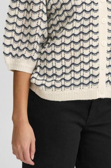 Вязаная кофта