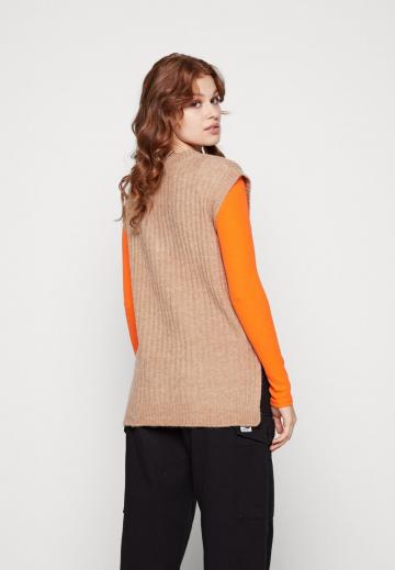 Длинный жилет