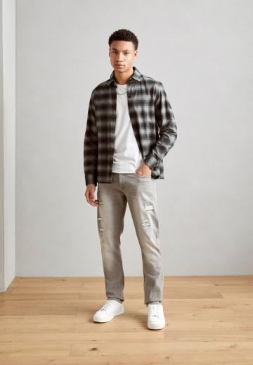 Узкие джинсы