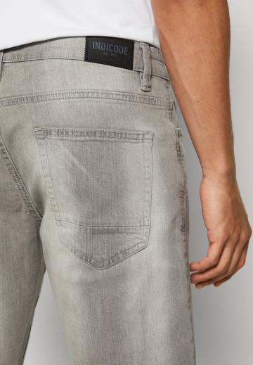 Узкие джинсы