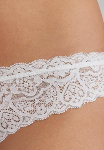 Трусы на бедрах