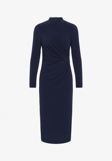 Платье футляр