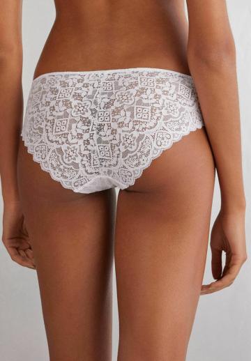 Трусы на бедрах