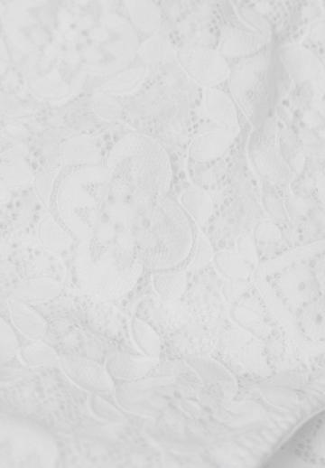 Трусы на бедрах