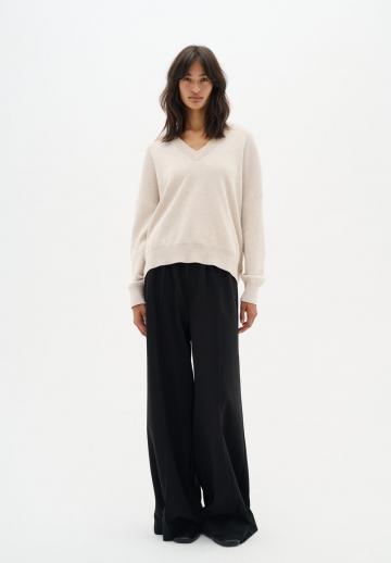 Пуловер с вырезом V