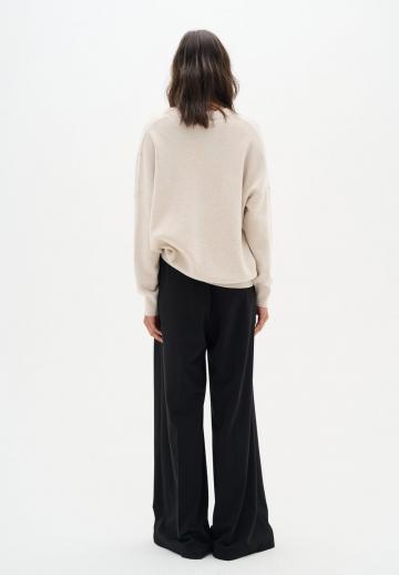 Пуловер с вырезом V