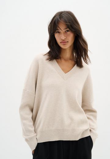 Пуловер с вырезом V