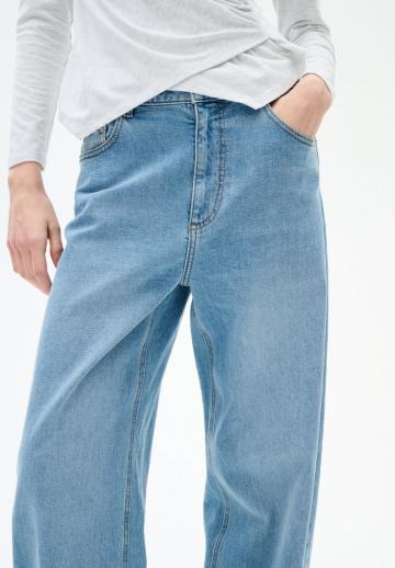 Прямые джинсы