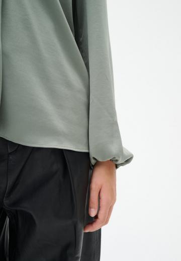 Атласная блузка