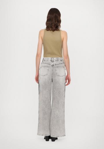 Джинсы бойфренда