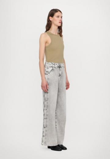 Джинсы бойфренда