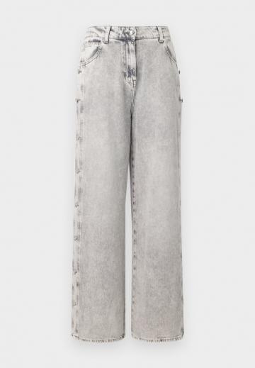 Джинсы бойфренда