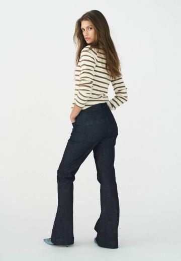 Клешеные джинсы