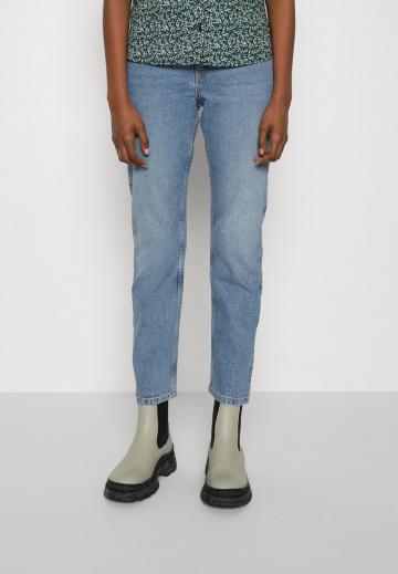 Джинсы бойфренда