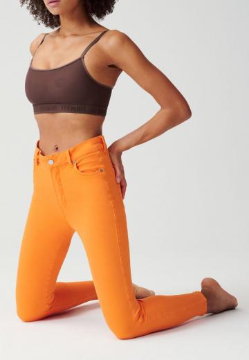 Узкие джинсы