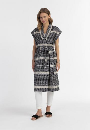 Длинный жилет