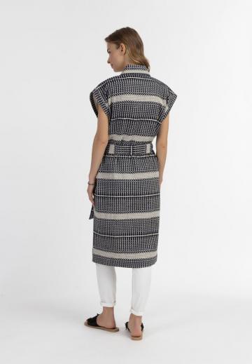 Длинный жилет