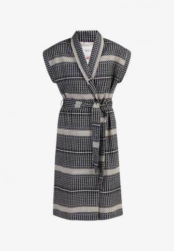 Длинный жилет