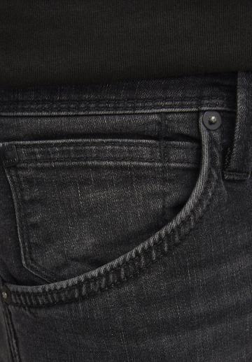 Узкие джинсы