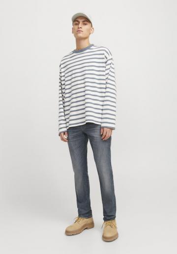 Узкие джинсы