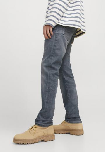 Узкие джинсы