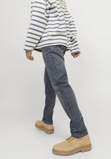 Узкие джинсы