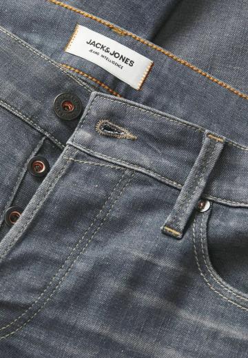 Узкие джинсы