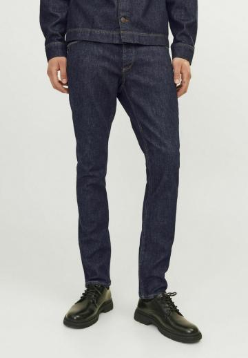Узкие джинсы