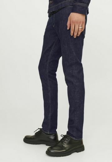 Узкие джинсы