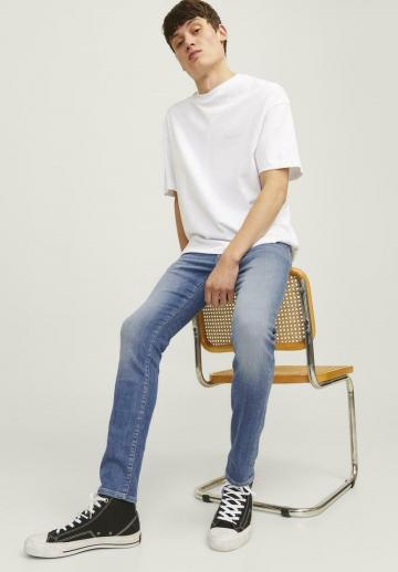 Узкие джинсы