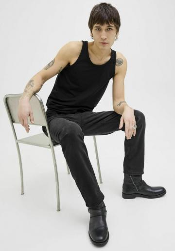 Прямые джинсы