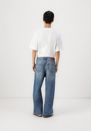 Свободные джинсы