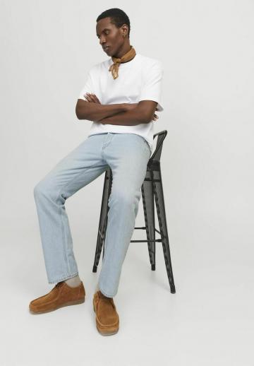 Прямые джинсы