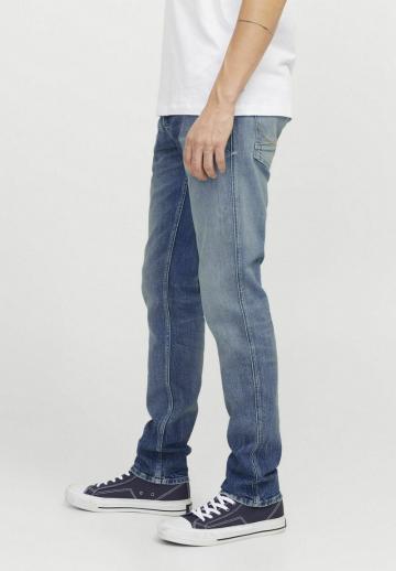 Узкие джинсы