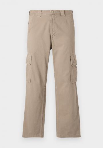 Брюки с накладными карманами