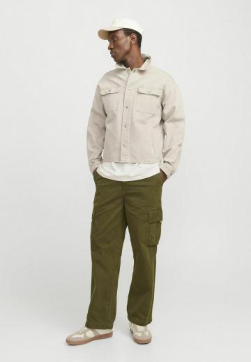 Брюки с накладными карманами